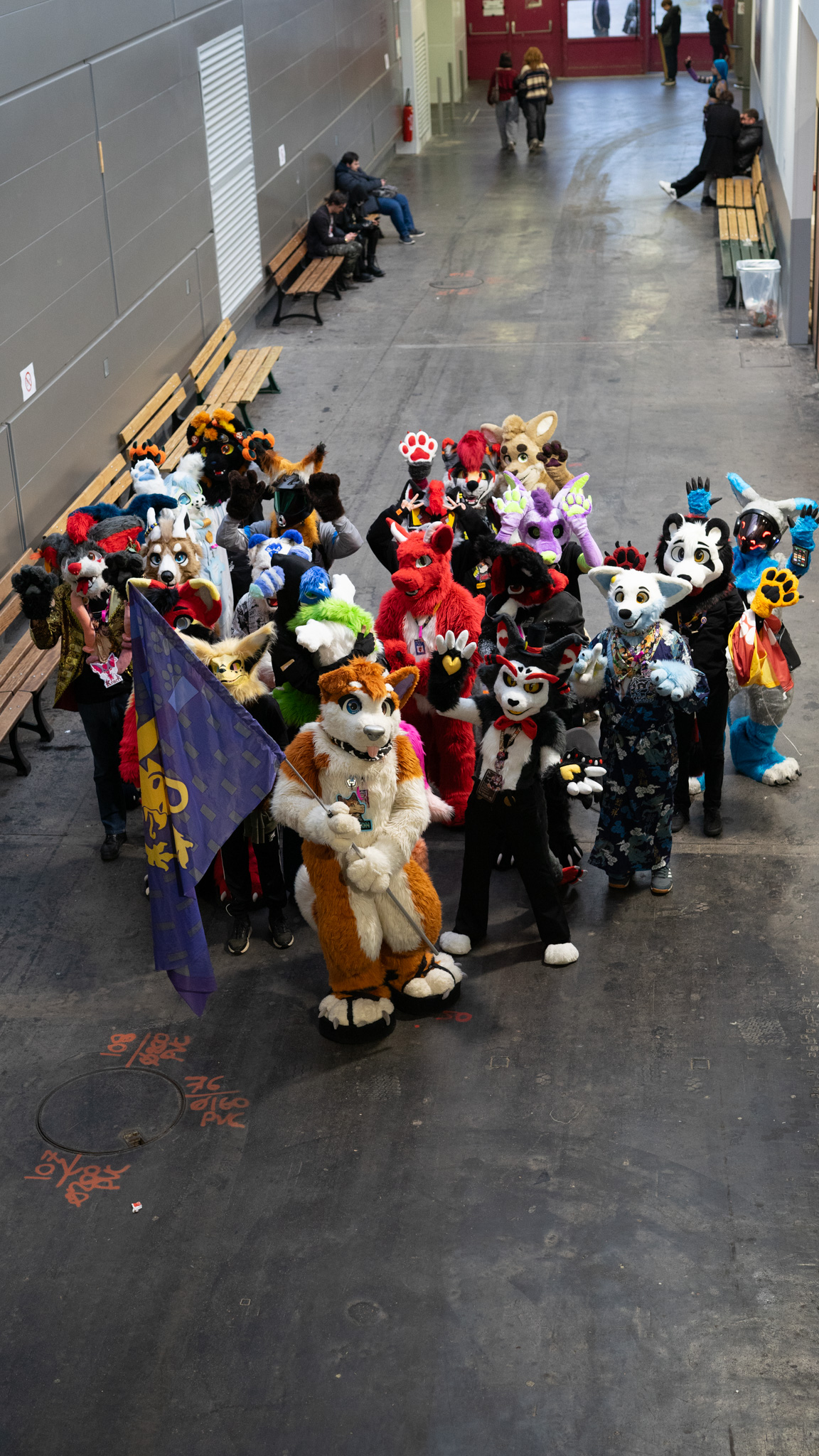 Groupe de furry assemblés tous ensemble.
